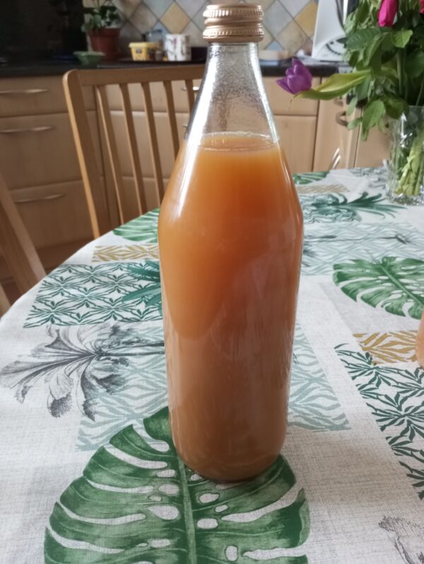 Jus de pommes mirabelles