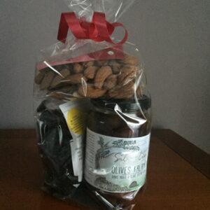 lot cadeau Noël 1 pot d'olives bio de Kalamata, 1 sachet de raisins secs de Corynthe bio et 1 sachet d'amandes bio